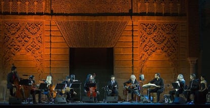 Fahmi Alqhai y la Accademia del Piacere con el cantaor Arcangel en el espectáculo 'Las Idas y Las Vueltas'.