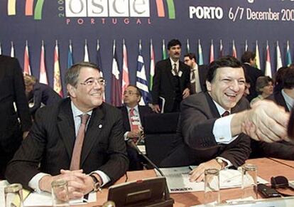 Durão Barroso (derecha), junto a Martins da Cruz, el pasado diciembre en Lisboa.