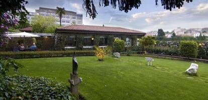 Jard&iacute;n del hotel Virxe da Cerca, en Santiago de Compostela. 