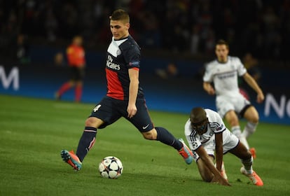 Marco Verratti dispara a puerta durante el encuentro.