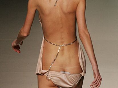 Una participante en la Pasarela Cibeles de 2005.