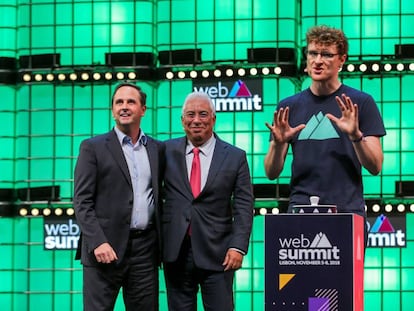 Desde la izquierda, el alcalde de Lisboa, Fernando Medina; el primer ministro de Portugal, António Costa, y el director de la feria, Paddy Cosgrave.