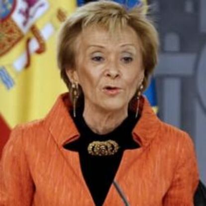 La vicepresidenta primera del Gobierno, María Teresa Fernández de la Vega, en la rueda de prensa posterior al Consejo de Ministros