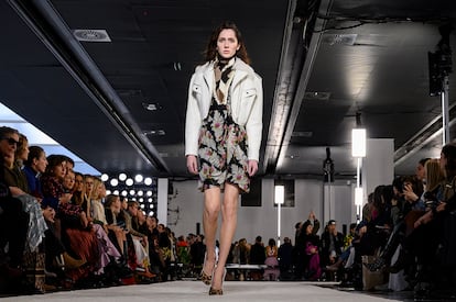 PARIS, FRANCE – MARCH 04: Teddy Quinlivan walks the runway during the Giambattista Valli show as part of the Paris Fashion Week Womenswear Fall/Winter 2019/2020 on March 04, 2019 in Paris, France. (Photo by Peter White/Getty Images)