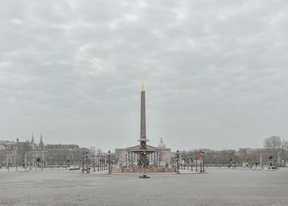 Ni coches, ni turistas. El obelisco de Lúxor luce solitario en la plaza de la Concordia de París en una imagen del 18 de marzo.