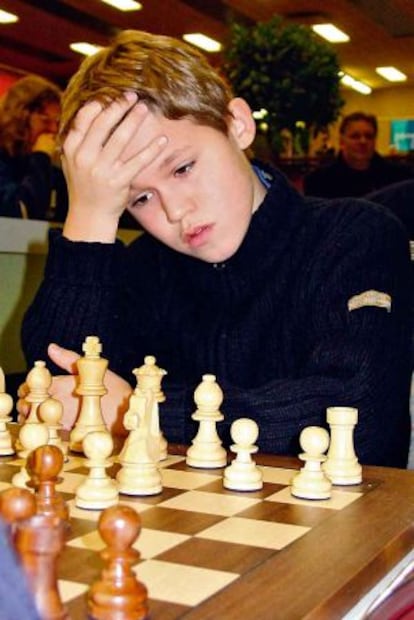 En 2004, Carlsen tenía 14 años y era un desconocido hasta que terminó la partida que ven aquí, en el Corus Chess de Holanda. Fue erigido Gran maestro y El Mozart del ajedrez