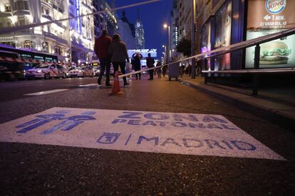Zona peatonal en la calzada de Gran Vía.