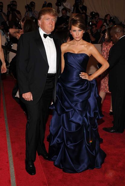 Melania Trump y su indiscutible pose fotográfica en la gala de 2010. Su vestido es de Christian Siriano.