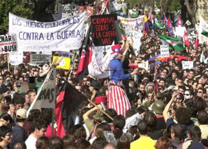 Sevilla fue la ciudad andaluza donde tuvo mayor repercusión la protesta contra la guerra en Irak. La convocatoria fue secundada por más de 150.000 personas, según la policía. Los convocantes contaron más de 250.000.