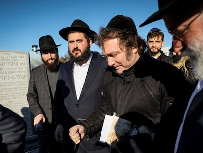 Argentine president-elect Javier Milei visits the resting place of the Lubavitcher Rebbe, Rabbi Menachem M. Schneerson at the Old Montefiore Cemetery in the Queens borough of New York City, U.S., November 27, 2023.