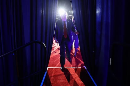 Donald Trump, al terminar el discurso en el que se ha proclamado vencedor, en Palm Beach (Florida).