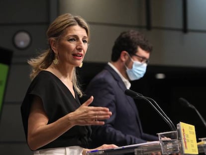 La vicepresidenta tercera del Gobierno y ministra de Trabajo y Economía Social, Yolanda Díaz, junto al secretario de Estado de Empleo, Joaquín Pérez Rey.