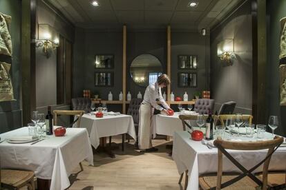 Comedor del restaurante madrile&ntilde;o Floren Domenz&aacute;in. 