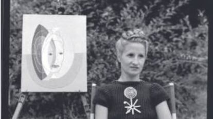 Ramona Longás, Monxa, viuda de Josep Lluís Sert en 1940, con el broche que le regaló Calder y que ahora se subasta.