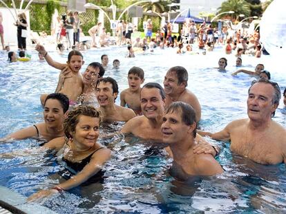 Miles de catalanes se bañan por la esclerosis múltiple