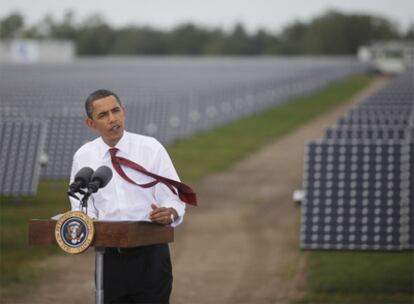 Barack Obama pronuncia un discurso durante su visita al Centro de Energía Solar de Nueva Generación DeSoto, en Arcadia (Florida)