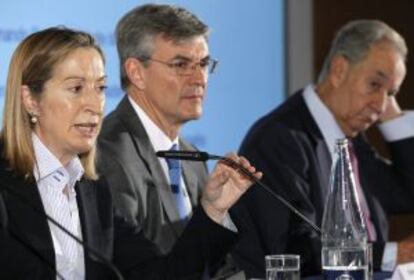 Pastor, con el presidente de Deloitte, Fernando Ruiz, y OHL, Villar Mir.