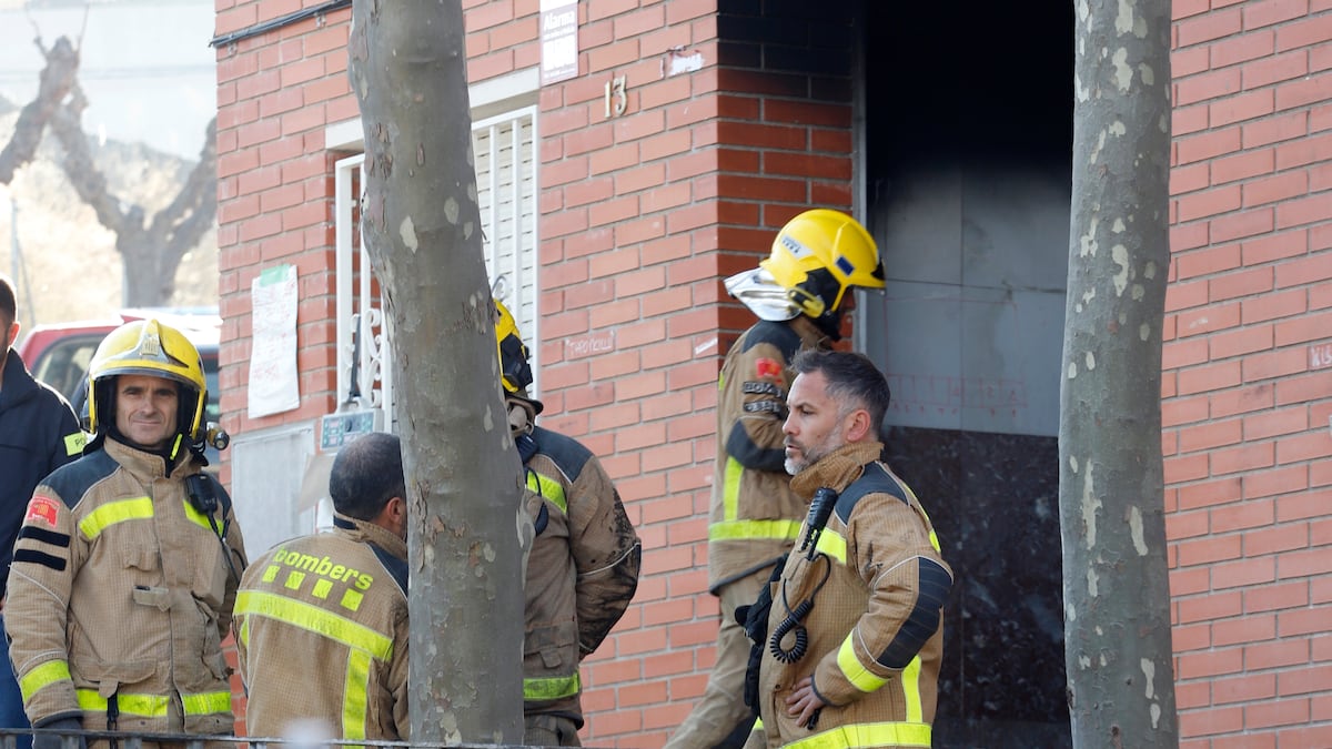 Tres personas mueren en un incendio en un bloque de pisos en Rubí ...