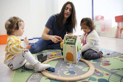 Bernando juega con Karolina y Paula en Casa Grande