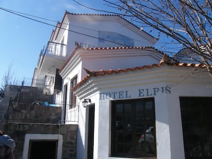 El Hotel Elpis, situado al norte de Lesbos, llevaba siete años abandonado. Ahora se convertirá en un centro para refugiados.