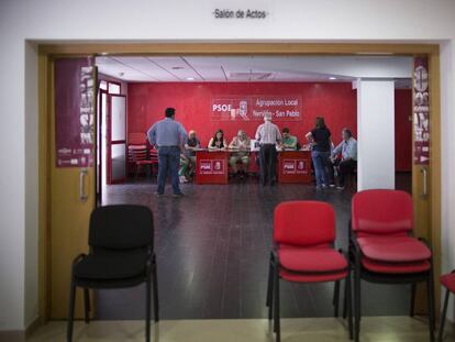 Mesa electoral agrupación socialista de Nervión en Sevilla.