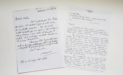 Cartas entre Vargas Llosa y De Moura, en el archivo de Tusquets.