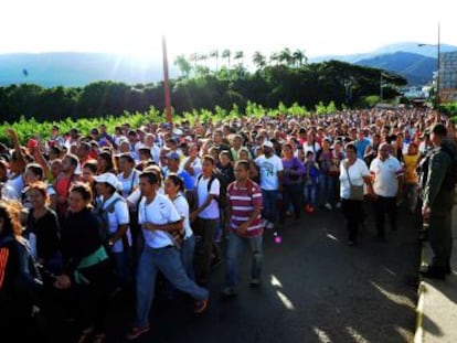 Es el primer paso masivo autorizado por Caracas desde que se cerrase la frontera hace 11 meses