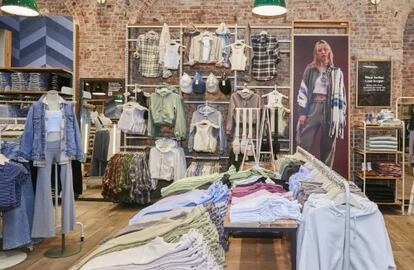 Interior de la tienda que ha comprado Isac Andic en Nueva York, en una imagen de Cotton On.