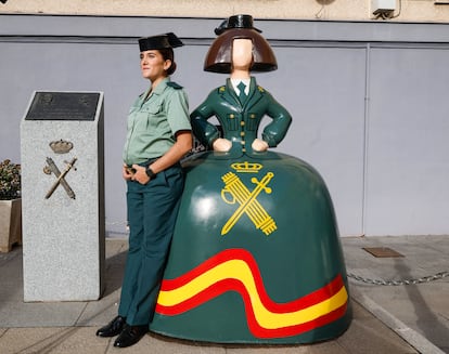 Miranda María Cortés, la guardia civil número uno de su promoción, en la Dirección General de la Guardia Civil en Madrid.