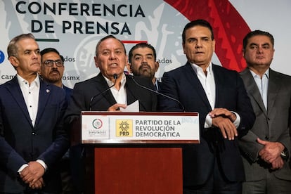 Miguel Ángel Mancera, Jesús Zambrano, Silvano Aureoles Conejo y Luis Espinosa Cházaro, durante la conferencia de prensa en que destacaron que pondrán una pausa, mas no están fuera, de la alianza PRI-PAN-PRD.