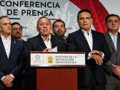 Miguel Ángel Mancera, Jesús Zambrano, Silvano Aureoles Conejo y Luis Espinosa Cházaro, durante la conferencia de prensa en que destacaron que pondrán una pausa, mas no están fuera, de la alianza PRI-PAN-PRD.