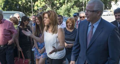 Susana Díaz y Baltasar Garzón, en Torres (Jaén).