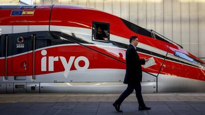 Uno de los trenes de alta velocidad de Iryo.