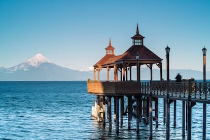 El volcán Osorno visto desde la ciudad chilena de Frutillar.