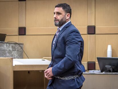 El hispano-estadounidense Pablo Ibar llega en marzo pasado a un juicio en el tribunal estatal de Florida.