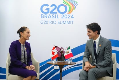 Claudia Sheinbaum, presidenta de Mxico, conversa con el primer ministro de Canad, Justin Trudeau, durante una reunin privada en la cumbre del G-20.