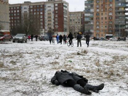 Una mujer muerta este martes en Kramatorsk (Ucrania).