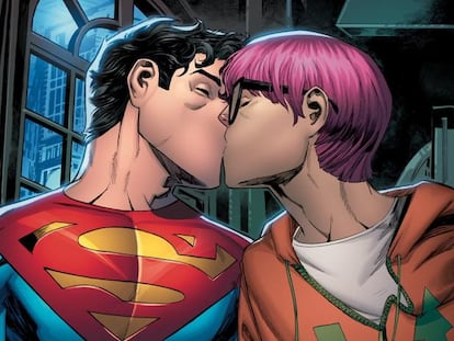 Jon Kent, hijo de Clark Kent y Lois Lane, besa a su novio, Jay Nakamura, en el nuevo cómic.