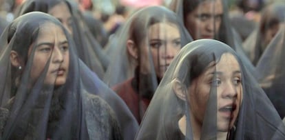 Marcha de mujeres en México DF en 2002 contra los feminicidios sin castigo en Ciudad Juárez, al norte del país.
