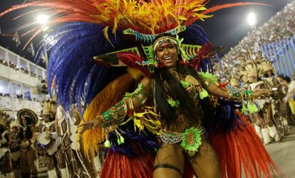 Una presentación sobre la cultura brasileña de Paraíso de Tuiuti abrió este domingo la primera noche de desfiles de las escuelas de samba del Grupo Especial de Río de Janeiro, el considerado mayor espectáculo del mundo al aire libre y la principal atracción del carnaval carioca.