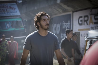 'Lion – Uma Jornada para Casa', baseado em uma história real, é um filme na mesma linha melodramática e ‘positiva’ de 'Quem Quer Ser Um Milionário?' (2008), película com que Danny Boyle obteve a estatueta e que também tinha como protagonista Dev Patel. Mas, neste caso, o prêmio foi para o mais duro ‘Moonlight’, depois da confusão na cerimônia entre Faye Dunaway e Warren Beatty, encarregados de anunciar o prêmio, que num primeiro momento concederam a 'La La Land'. Nicole Kidman estava indicada para melhor atriz coadjuvante por ‘Lion’, mas a ganhadora foi Viola Davis por 'Um Limite entre Nós'. No caso de Dev Patel, o prêmio foi arrebatado por Mahershala Ali, por 'Moonlight'.