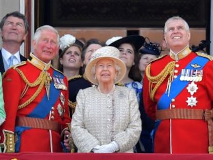 La monarquía británica lucha despiadadamente por su propia supervivencia. El escándalo del pedófilo Epstein, que ha salpicado al hijo de la reina, es el último obstáculo