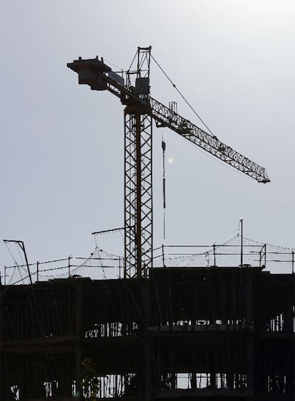 Una grúa en el gigantesco y paralizado complejo urbanístico de Francisco Hernando en Seseña.