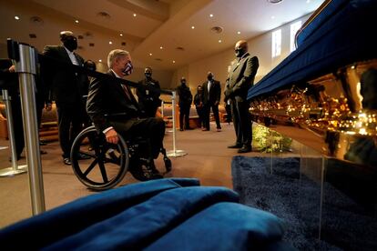 El gobernador de Texas, Greg Abbott, quiso estar este lunes presente en el memorial celebrado en la ciudad de Houston en honor a George Floyd, el ciudadano afroamericano, de 46 años, que murió asfixiado por un policía el 25 de mayo.