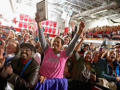 Una multitud aclama a Obama en Mentor, Ohio, el sábado.
 