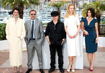 Los actores, Jeanne Balibar, Tim Roth, el director Olivier Dahan, y las actrices Nicole Kidman y Paz Vega durante la presentación en Cannes de la película 'Grace de Mónaco'.