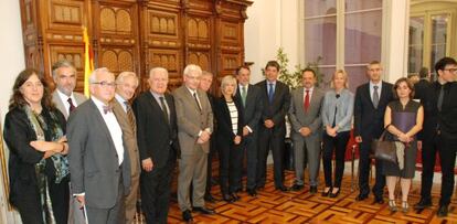 Los empresarios de la nueva fundación, junto con el consejero Mascarell.