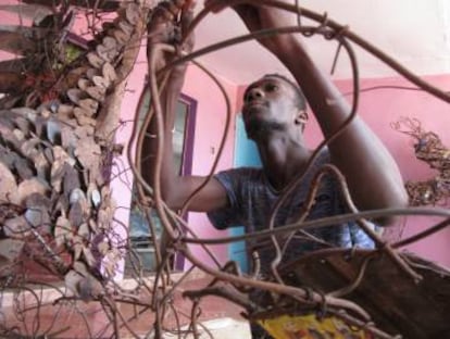 Oumar Ball en su talle de Nuakchot.