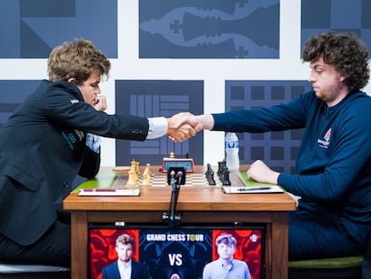 Magnus Carlsen y Hans Niemann