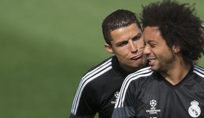 Marcelo y Cristiano bromean en el entrenamiento previo al derbi